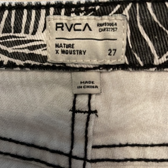 RVCA black and white leaf print shorts - Picture 4 of 4